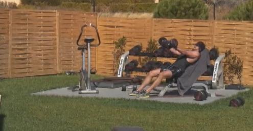 Dave force du nez.jpg