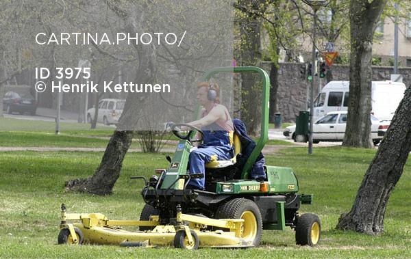 grass+cutting+tractor+3975.jpg