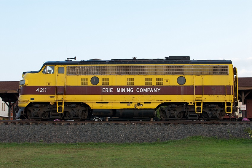Erie_Mining_Company_4211_in_the_Early_Morning_Sun.jpg