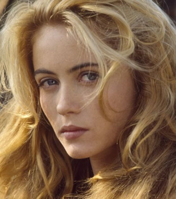 emmanuelle-beart-etait-tres-belle-quand-elle-etait-jeune-blonde-les-traits-fins-le-regard-profond-sa-beaute-etait-incontestable_193597_w620.jpg