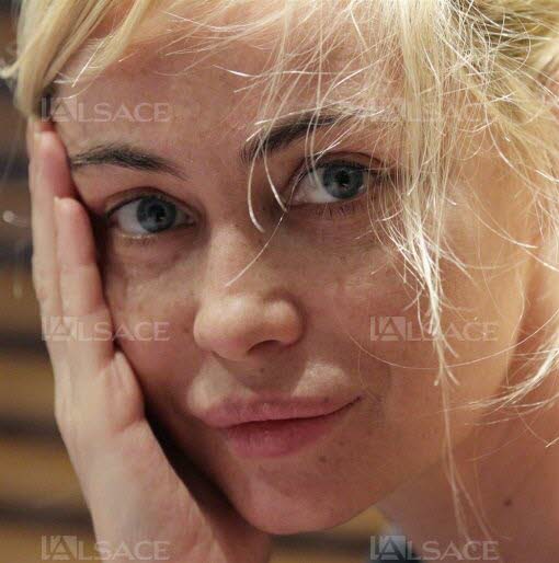 emmanuelle-beart-une-femme-tres-vivante-1413297106.jpg