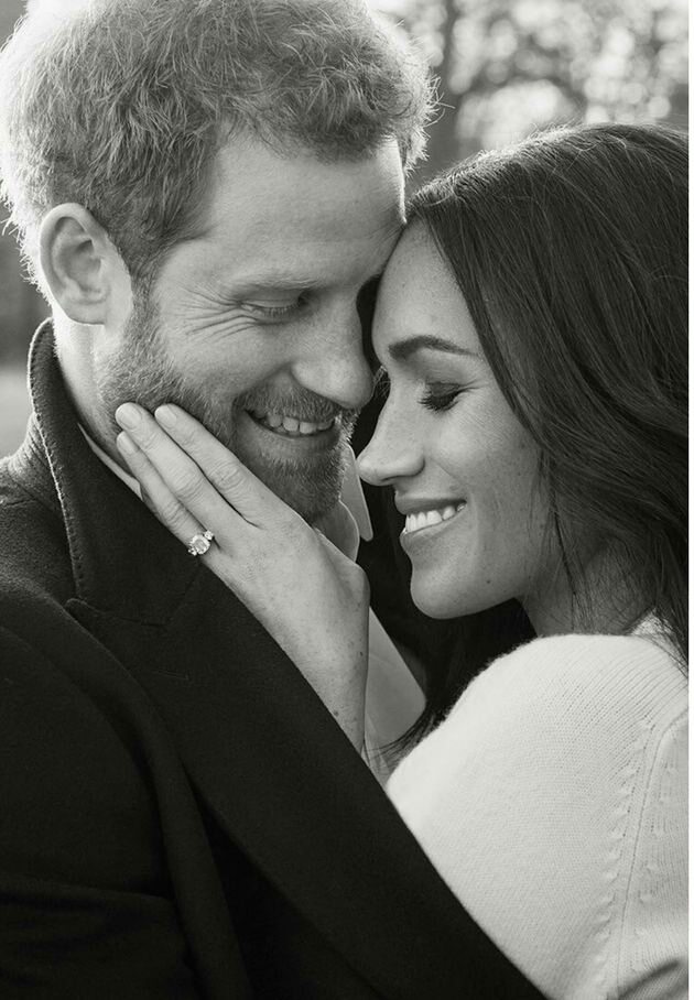 meghan-harry-les-photos-officielles-leurs-fiancailles_exact1900x908_l-2.jpg
