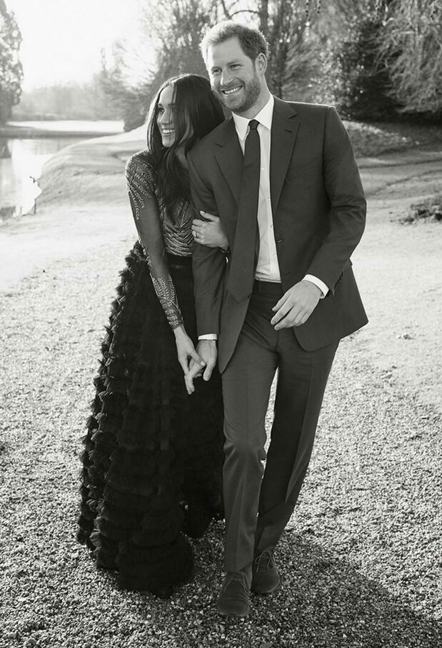 meghan-harry-les-photos-officielles-leurs-fiancailles_exact1900x908_l-1.jpg