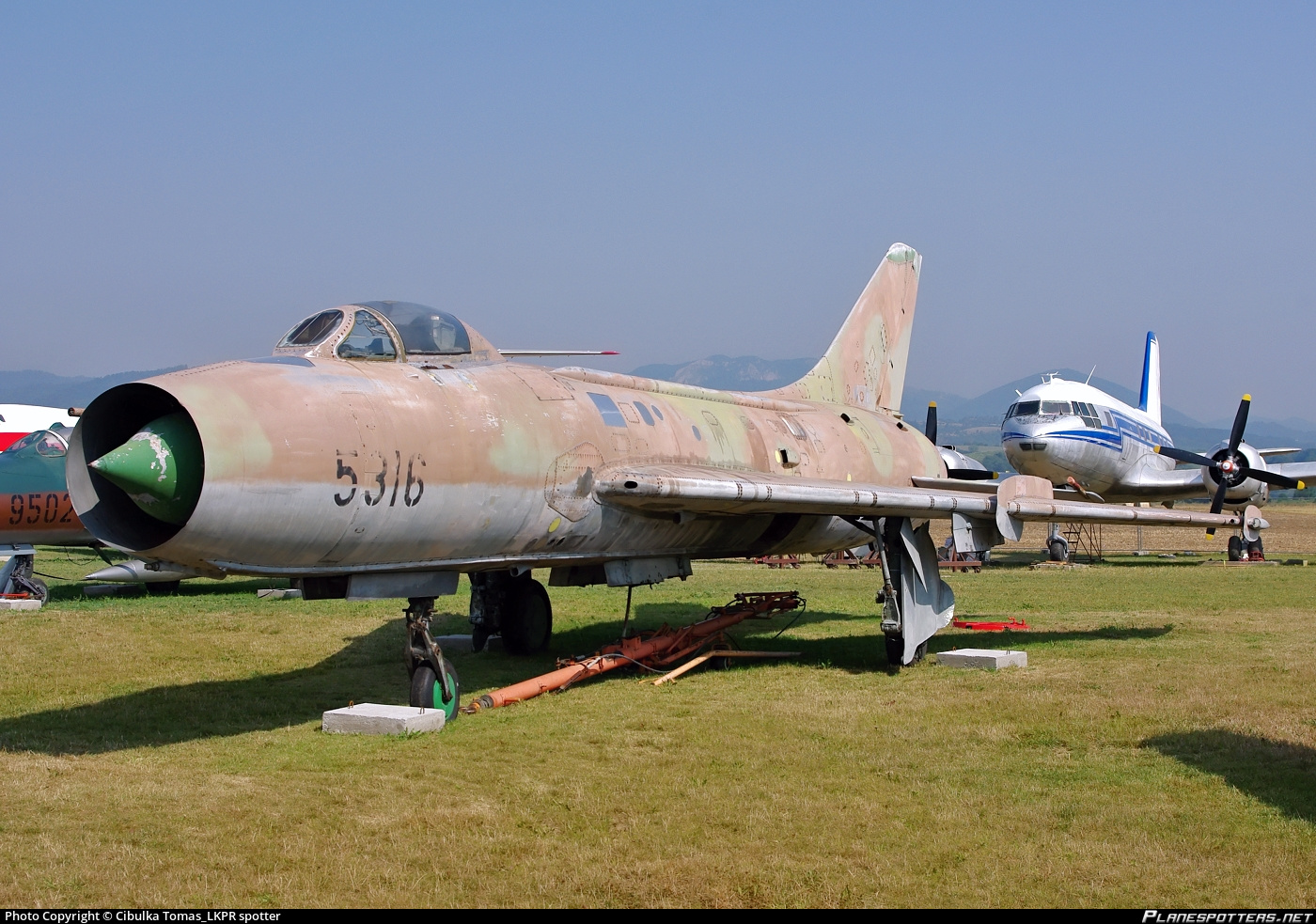 5316-slovak-air-force-sukhoi-su7-bm_PlanespottersNet_408017_f81f38e683.jpg