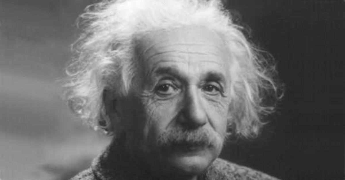 albert-einstein-en-1947_3d05310086a29afa963882171f9aea439f07306c.jpg