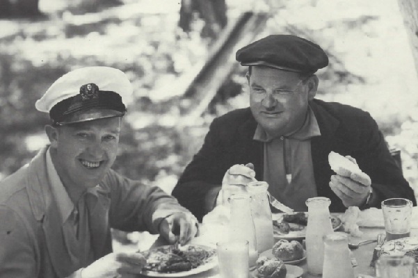 ob_e03ae2_laurel-et-hardy-table.jpg